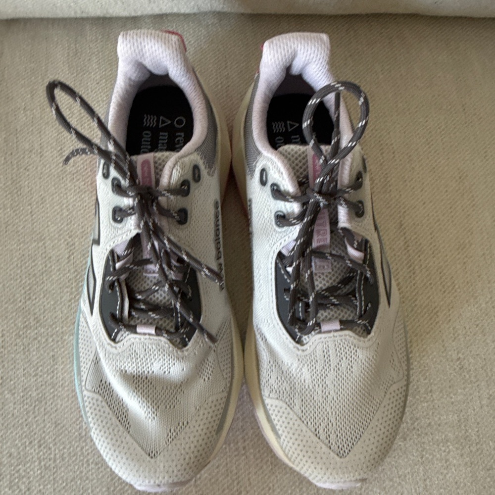 New Balance White and Gray Women's Sneakers